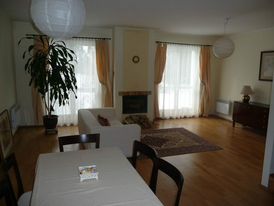 <h2>Dom w zabudowie bli�niaczej po�o�ony w cichej i kameralnej cz�ci Osowy.</h2> <h3>Cena: 1.500,00 </h3> <a href='index.cgi?action=11&cmd=VDT_EDIT&idn=837'>Wi�cej...</a>